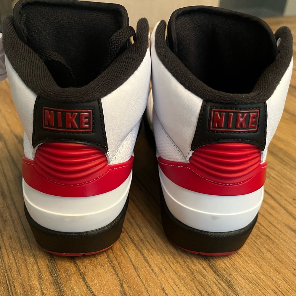 2022 Nike Air Jordan 2 Retro OG Chicago White/Varsity Red-Black DX2454 106 - Picture 3 of 6